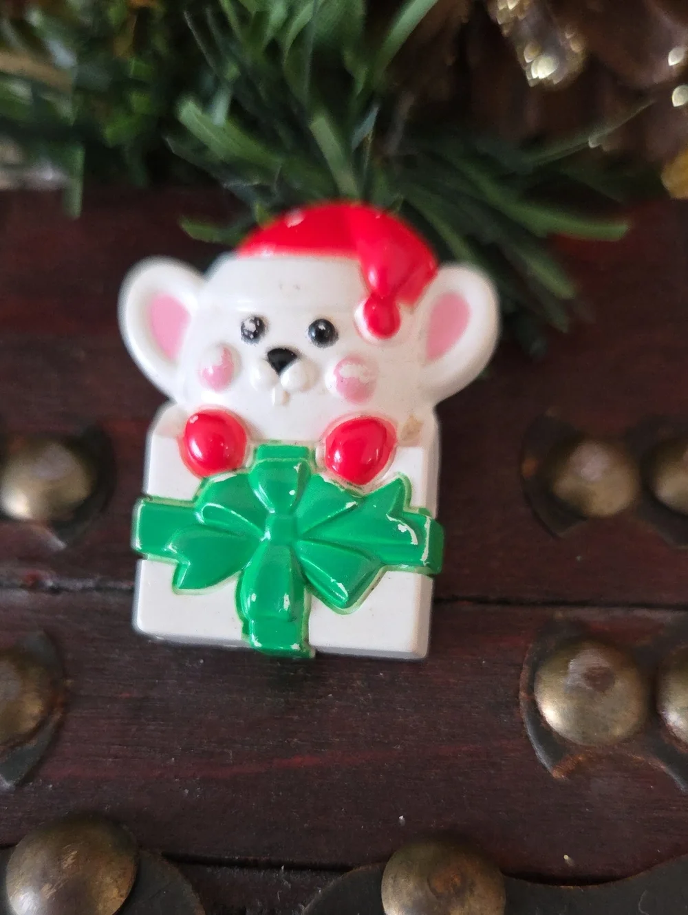 *1981* AVON Suprise Mouse Holiday Pin